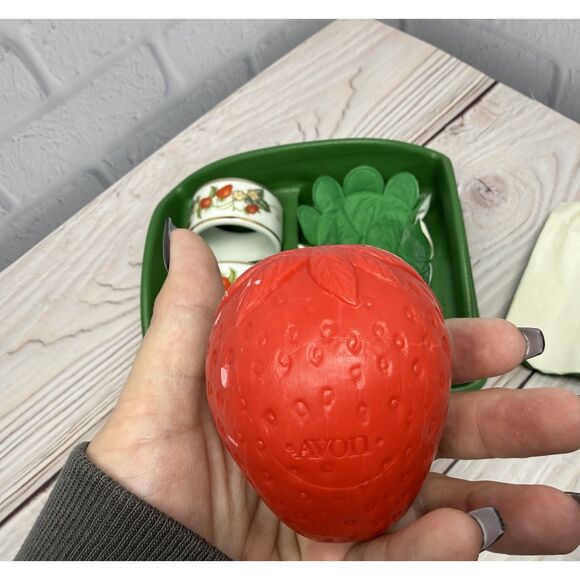 NEW Avon Set Of 2 Vintage Strawberry Porcelain Napkin Rings & Guest Soap - Picture 12 of 13